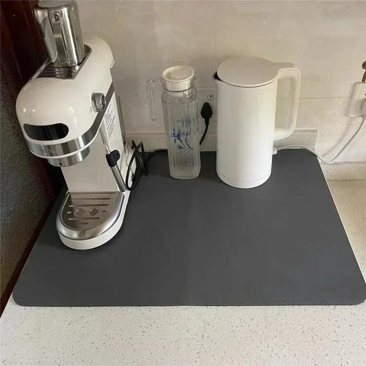 Com design multifuncional e minimalista, o Escorredor Absorvente Houss traz proteção e beleza à sua cozinha