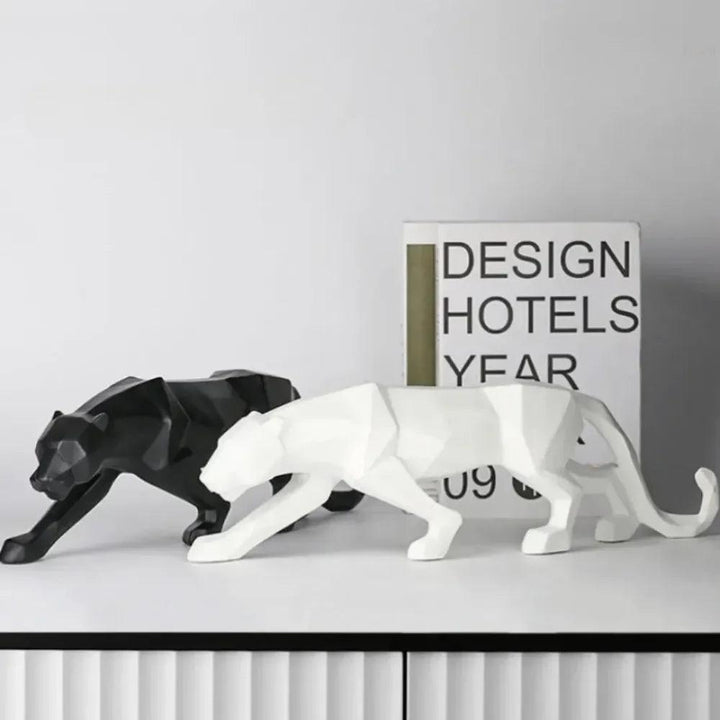 Estatueta em resina em formato de leopardo para decorar sua sala, trazendo um design moderno