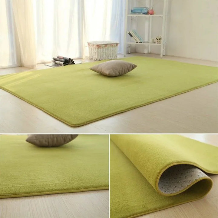 O Tapete Para Sala Em Veludo Pelúcia Houss está disponível na cor Verde Musgo